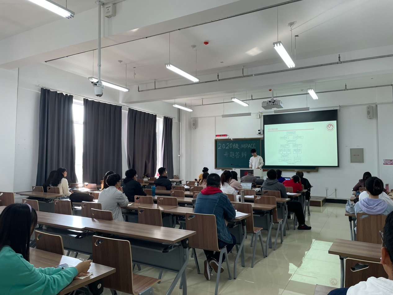 餐厅里的人们中度可信度描述已自动生成 餐厅里的人们中度可信度描述已自动生成